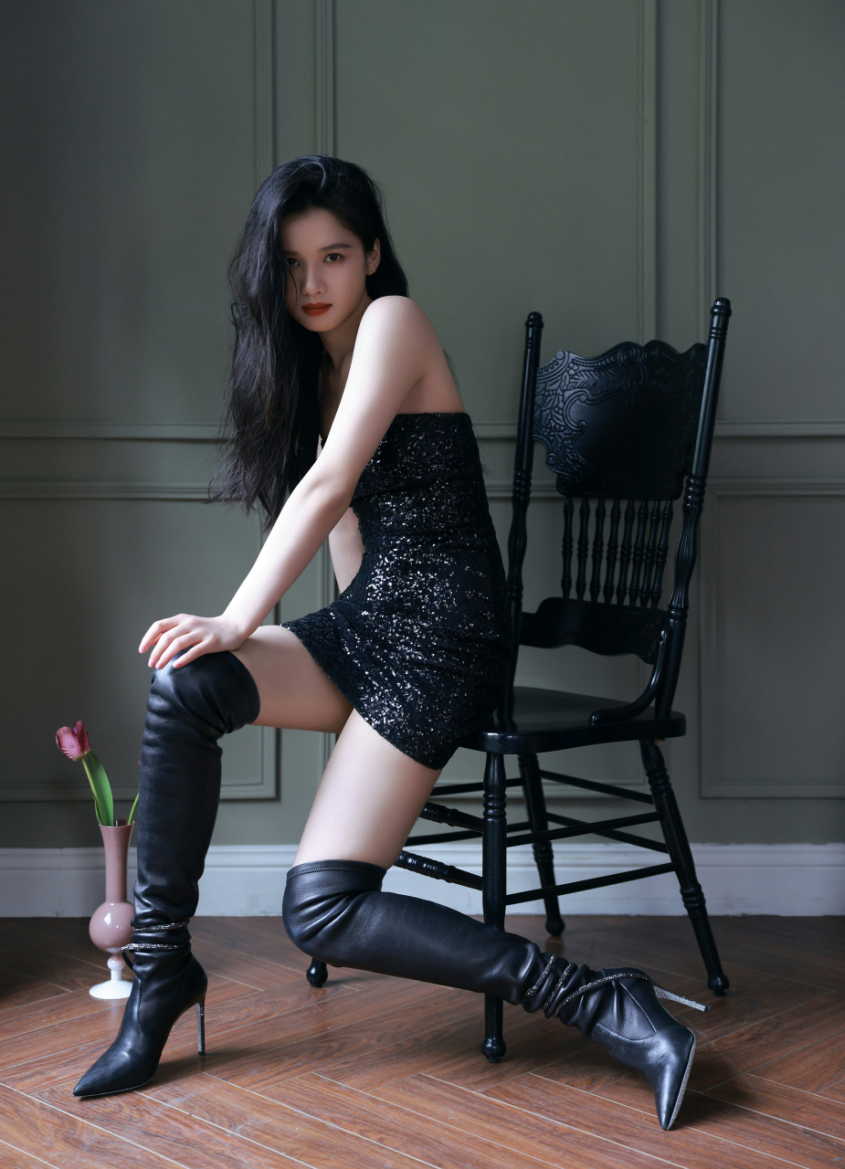 张婧仪这套凸显168cm身高的气质. #美女# #每日娱乐播报