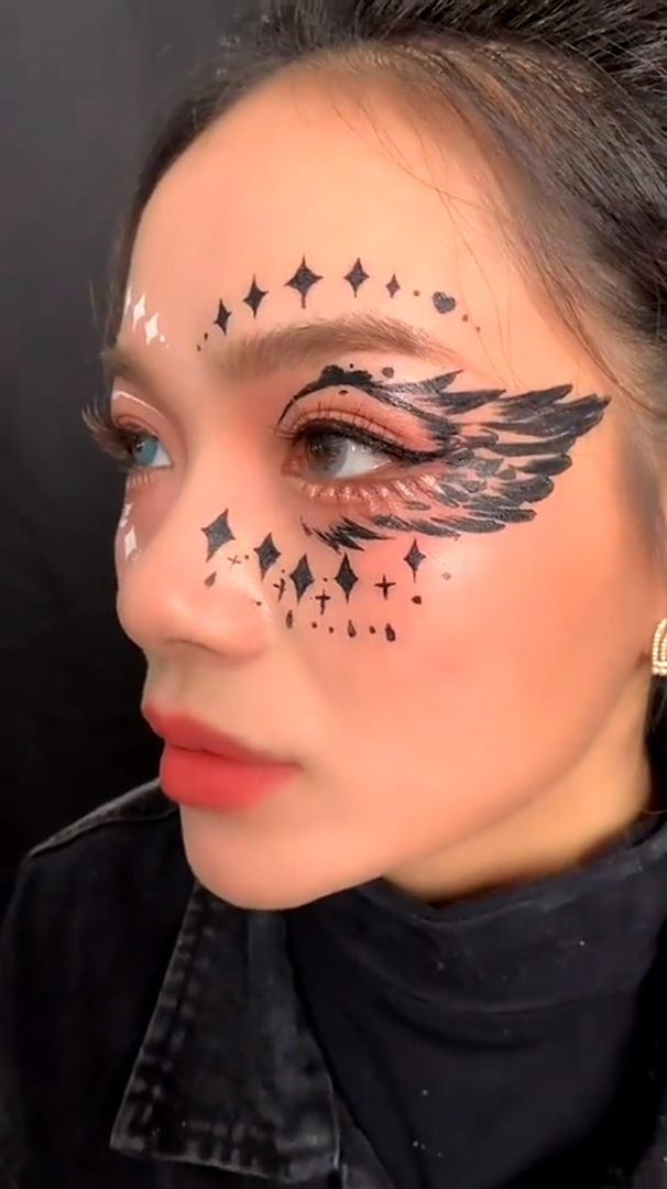 天使眼妆教程一半天使一半魔鬼