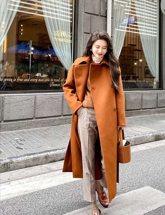 焦糖色大衣配什么颜色内搭好看呢