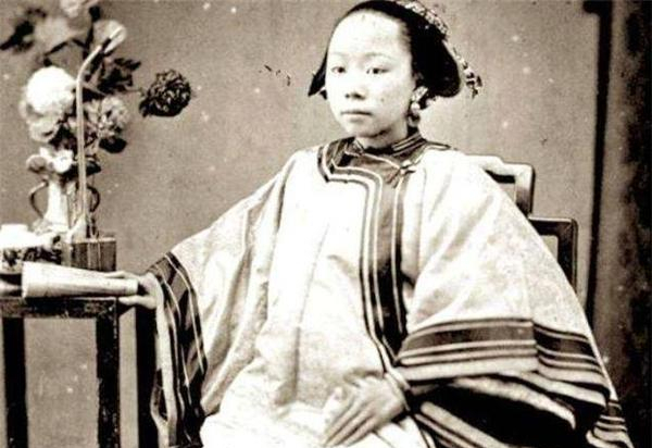 曾国藩50岁时纳妾,小妾说的几句话,把他吓出一身冷汗,立刻送走