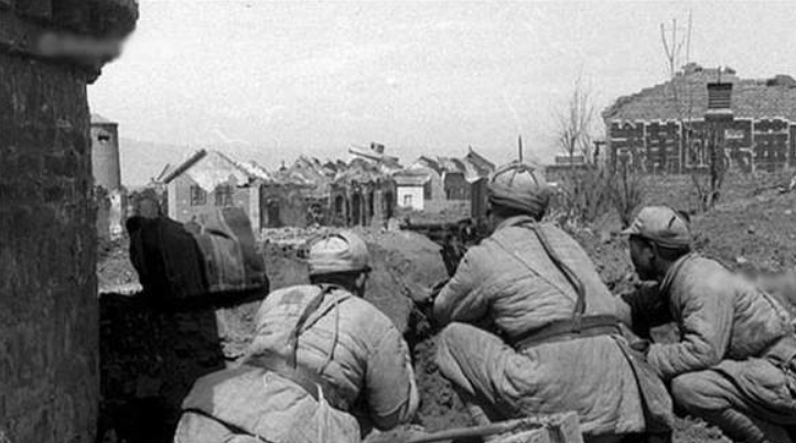 1948年,火炮轰炸40分钟解放洛阳,城门口4字让人不知如何