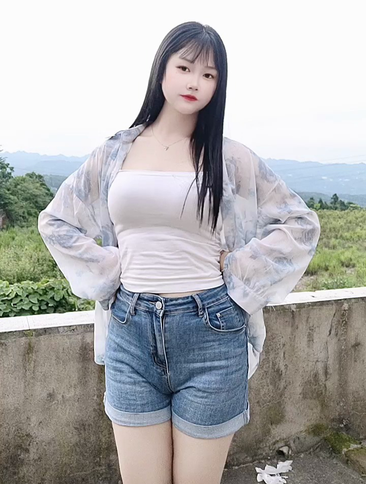 这是你想要拥有的小姐姐嘛,清纯甜美女孩,同城发现