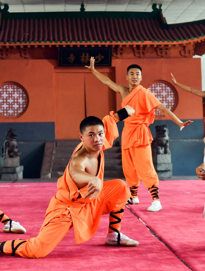 得道高僧远赴美国表演少林武术,刚开始不被老外看好1-度小视