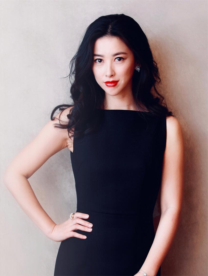 朱珠:入围全球美人榜八年,甩掉法拉利总裁,背景强大无人敢惹5-度小视