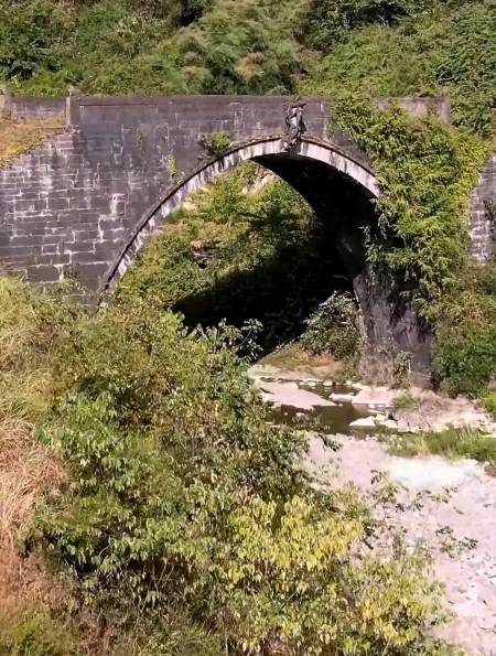 南川石樑橋,建於光緒二十三年,橋樑造型宏偉,雕刻精湛!-度小視