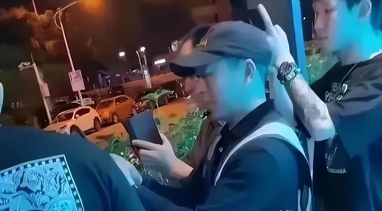 厦门路虎门细节被深扒,简直风气败坏,让吃瓜群众面红耳赤