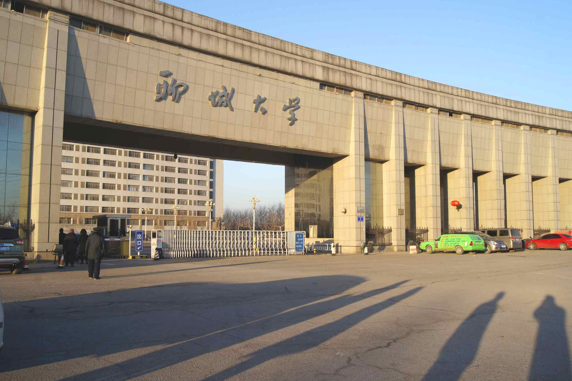 哪个大学的校门最豪华?