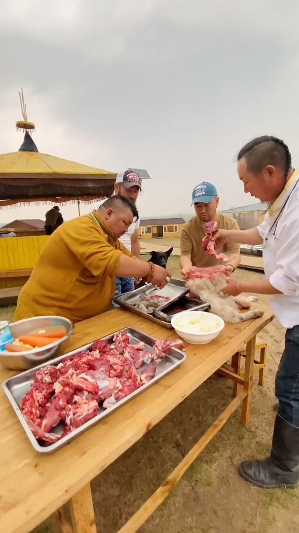 石头烤羊肉,这么大个看着就香-度小视