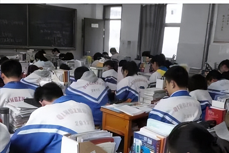 李泰伯的爱好十分广泛,更神奇的是他所有的爱好都几乎已经达到了炉火