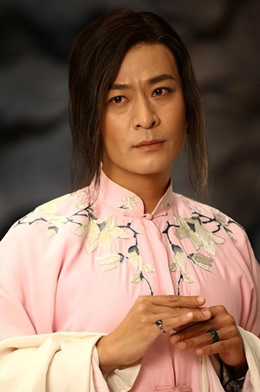 2013年,于毅出演《打狗棍》中的"二丫头",完美诠释了"伪娘"和"阳刚"的