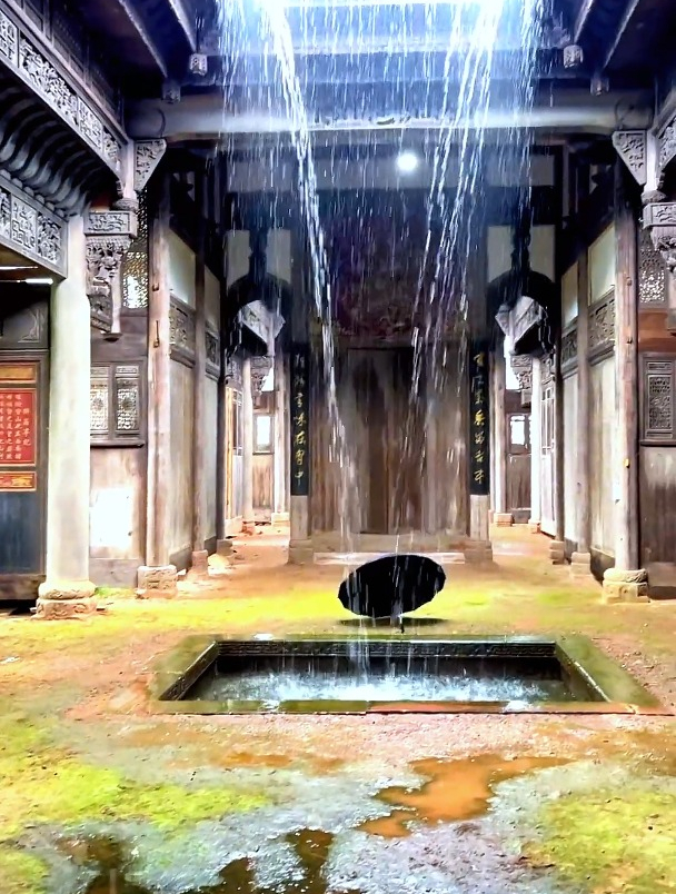 老房子的四水归堂,雨水再大也不会内涝,以前的排水系统真是厉害