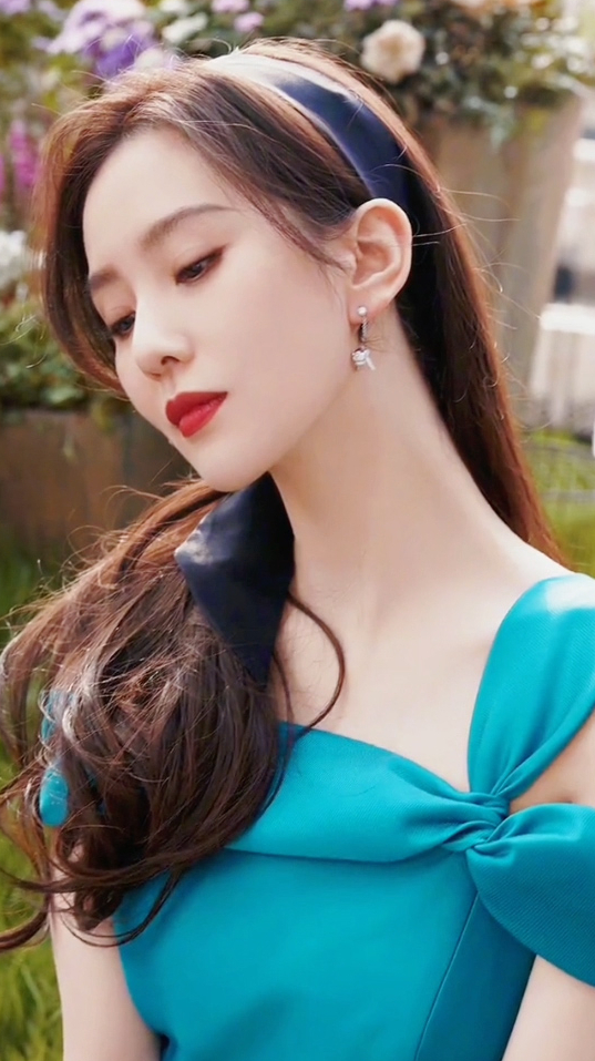 古装美女含蓄一笑,你心动了吗