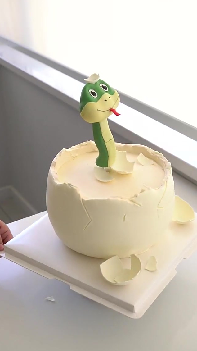 小蛇破壳蛋糕,蛇宝宝生日