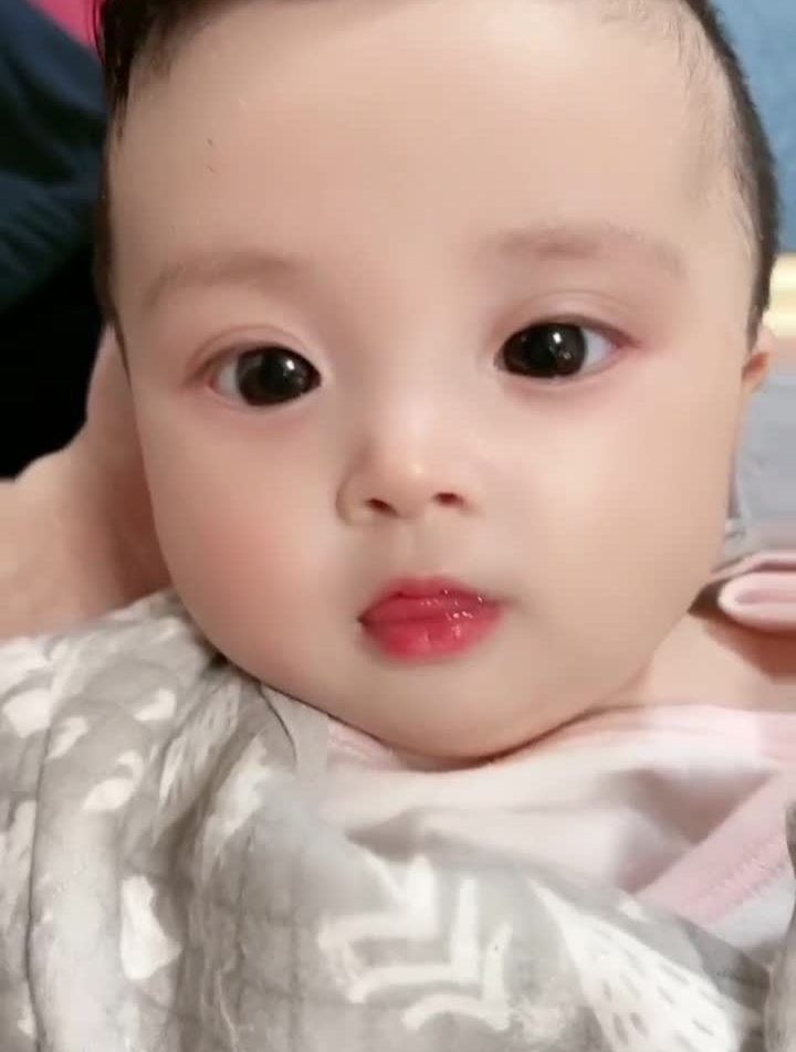 这个小宝宝是不是很可爱?生活小可爱-度小视