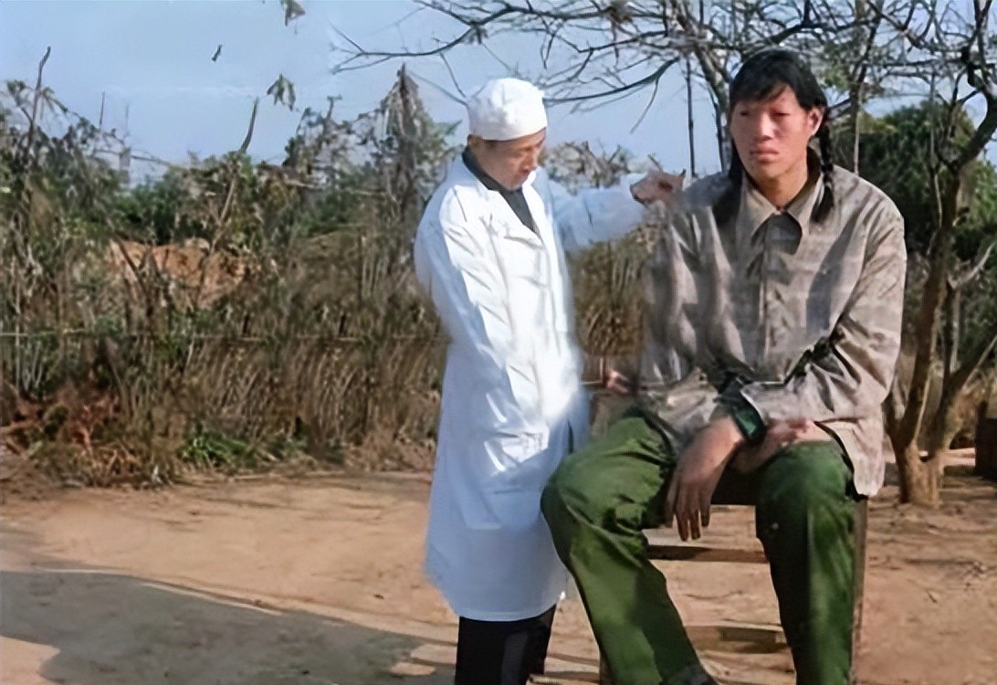 中国女巨人高2.48米,一顿吃2斤饭,穿60码鞋,遗体至今保存完好