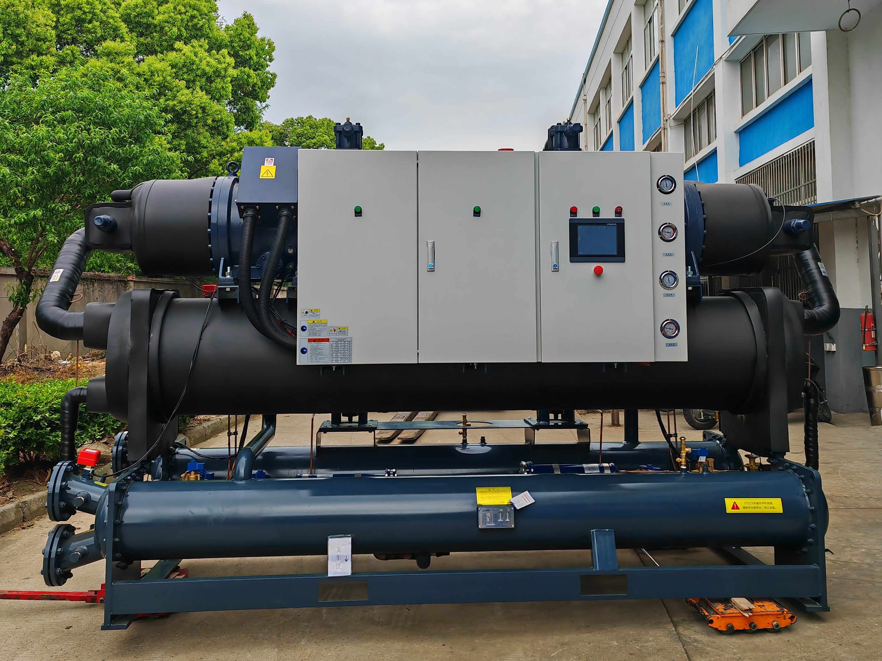 工业冷水机组怎么添加制冷剂——苏州螺杆式冷水机厂家