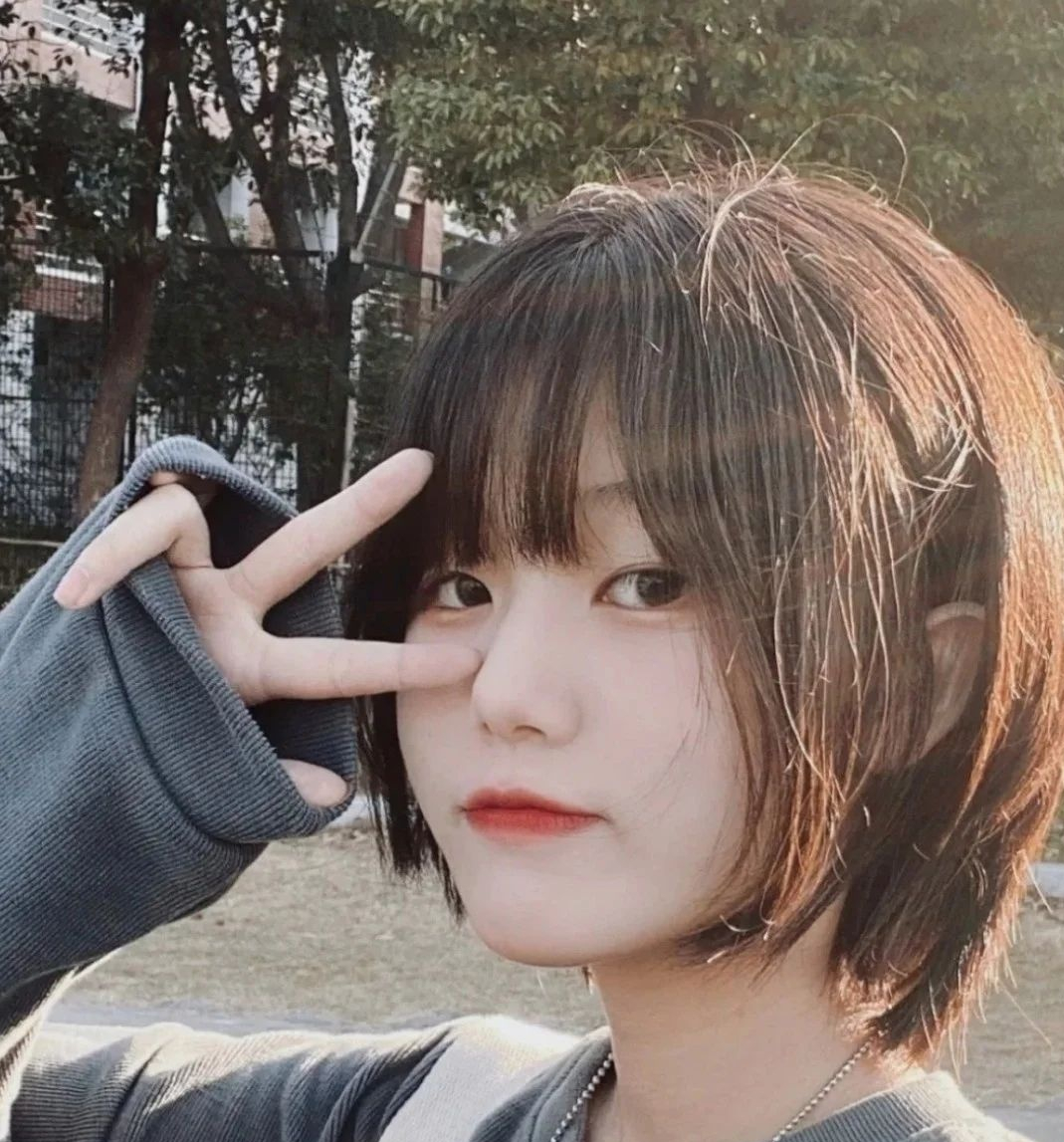 女生酷酷的短发发型