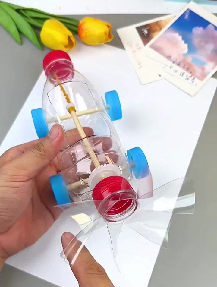 用矿泉水瓶做的动力小车,简单又好玩!赶快试试吧