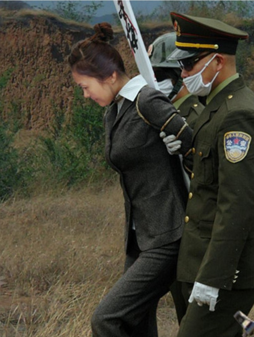 济南最拽死刑犯罪审判期间表情嚣张,到刑场后双腿吓瘫痪2-度小视