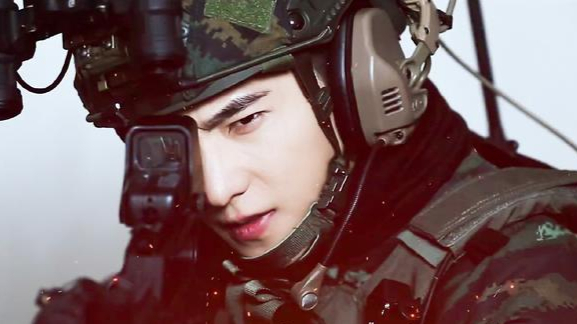 李瓒新年愿望,跟她结婚.今天看到白色橄榄树了,和宋记者一起.