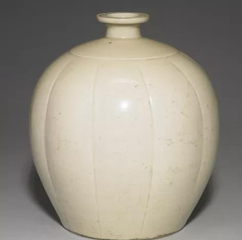 北宋 定窑白瓷瓜棱罐嘟噜瓶 台北故宫博物院馆藏