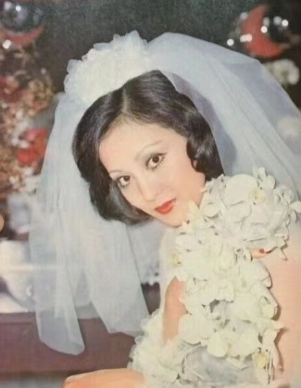 赵世光追求何莉莉7年,婚后她隐忍43年,获得70亿家产,值吗?