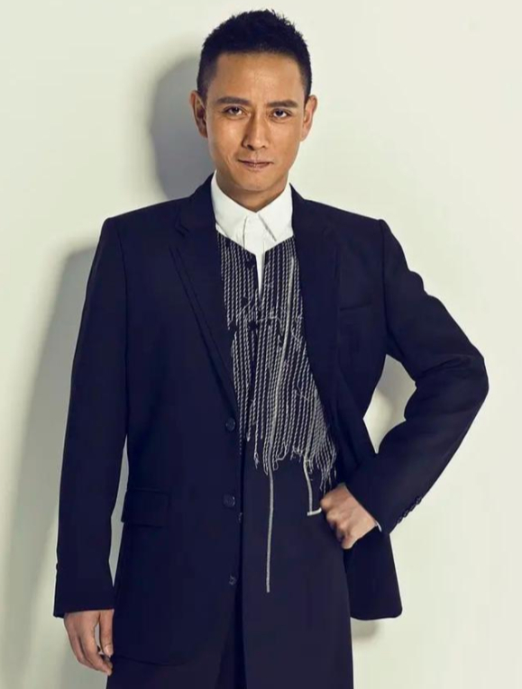 酒剑仙谢君豪:出道击败张国荣夺得影帝,与妻子恩爱20年无绯闻7-度小视