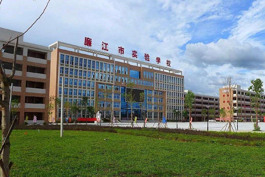 广东湛江声名远播的三所高中,成绩闪耀夺目,辉煌仍在继续!