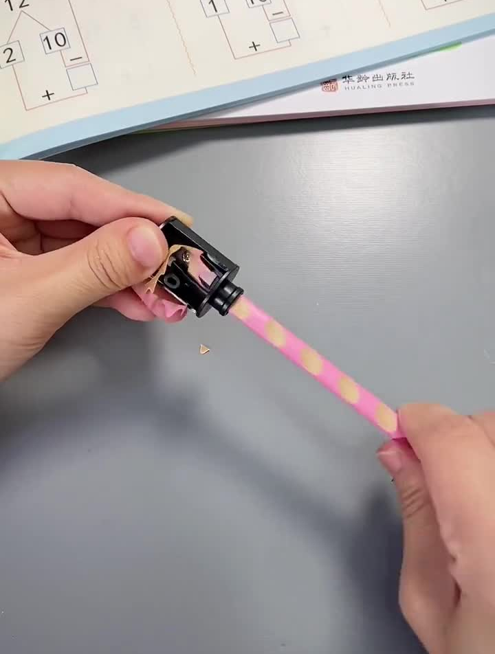 5秒就能削好一支铅笔,现在的小朋友也太幸福了吧-度小视