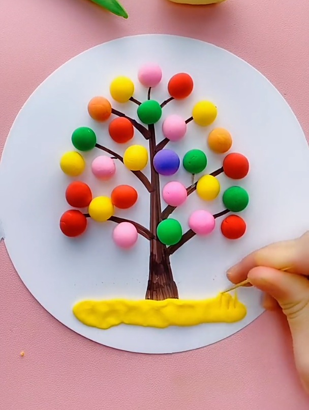 用黏土做一幅秋天主题贴画吧-度小视