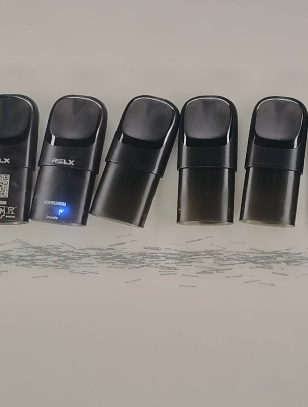 就这个打标速度还愁完不成业绩?黑色塑胶打标白色二维码