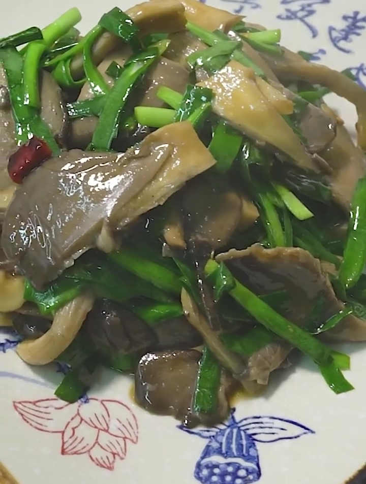 平菇炒韭菜在家这么做,好吃又下饭~美食-度小视