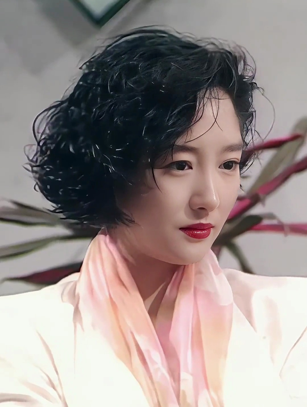 港星女神雪梨,又美又飒,魅力十足!-度小视