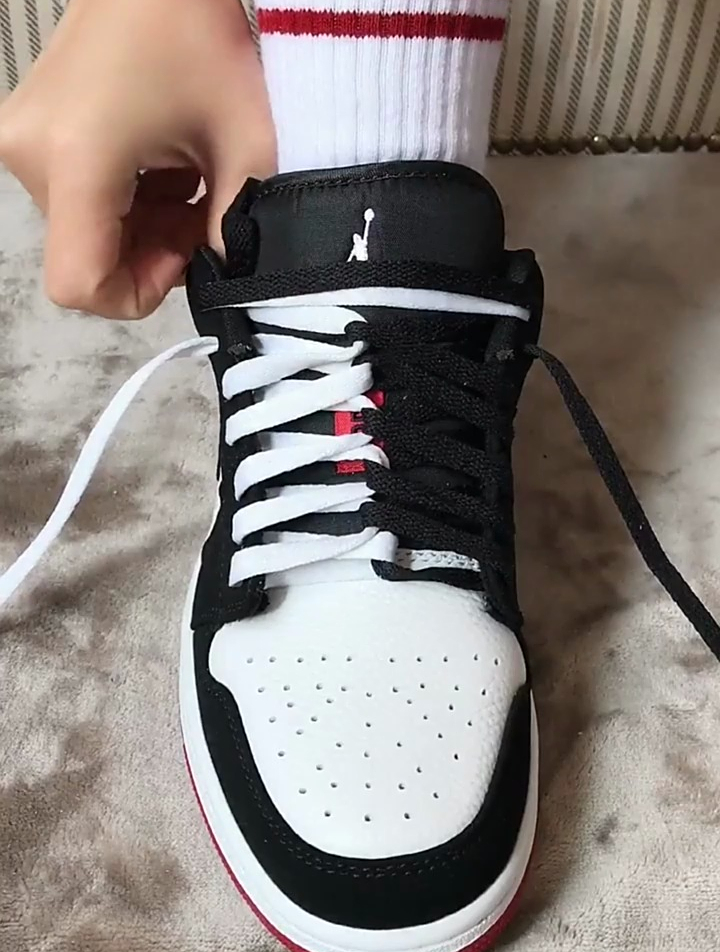 aj低帮双色鞋带绑法来咯,喜欢记得收藏