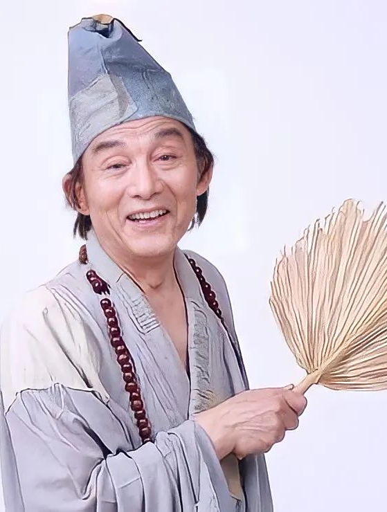 "活佛济公"游本昌:52岁演济公走红,三件怪事让他皈依佛门2