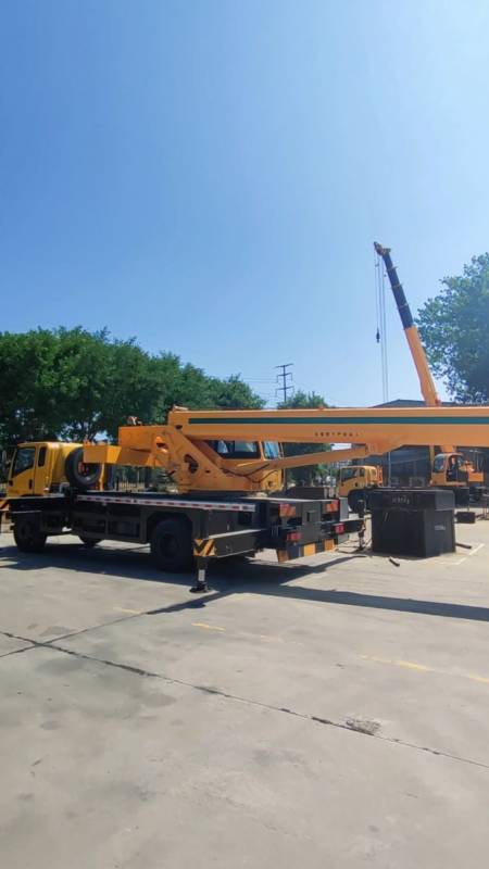 极限工况下,小吊车的趴臂前行动作很实用-度小视