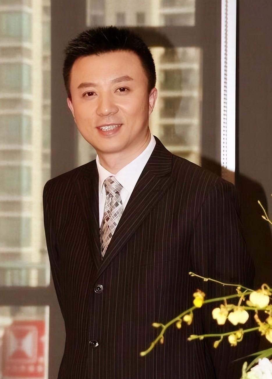 著名主播潘涛扎根主持圈32年45岁进央视无奈和家人分居两地