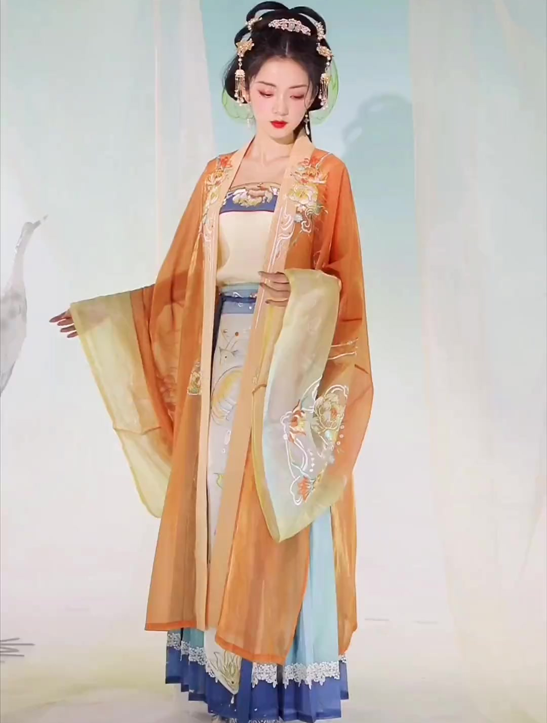 花期已至美好如初 共饮这杯花间酒.汉服种草 汉服 古风-度小视