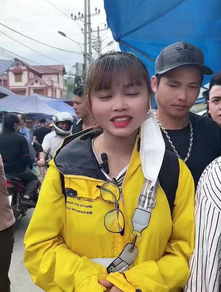 越南农村女孩赶集