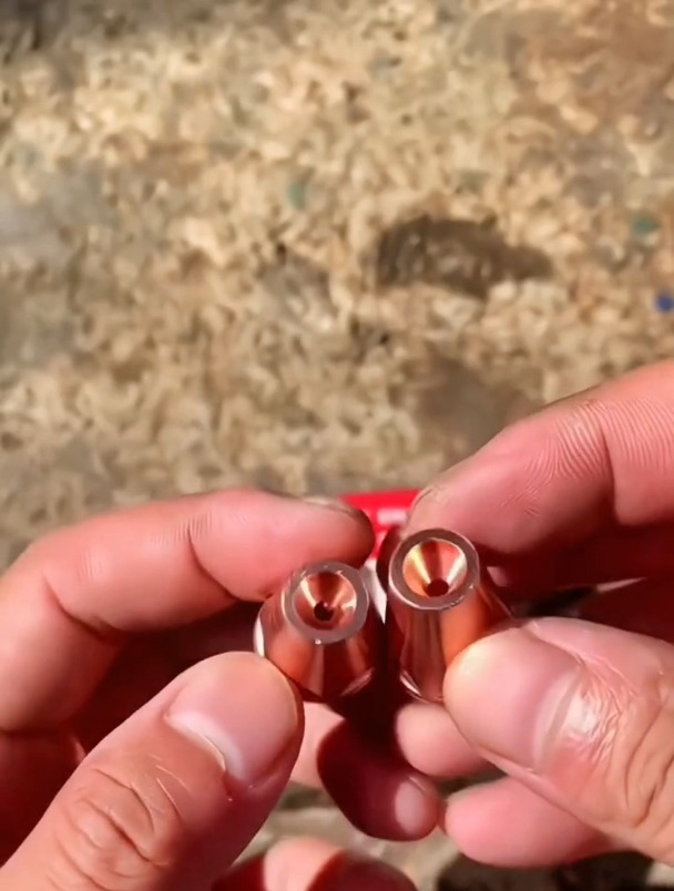 等离子充当气刨枪使用,效果可一点也不逊色,只需一个气刨嘴