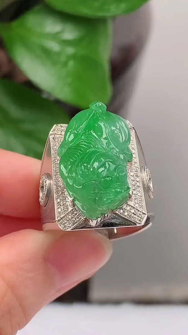 为土豪量身定做的戒指,满绿的翡翠貔貅男戒,财大气粗!-度小视