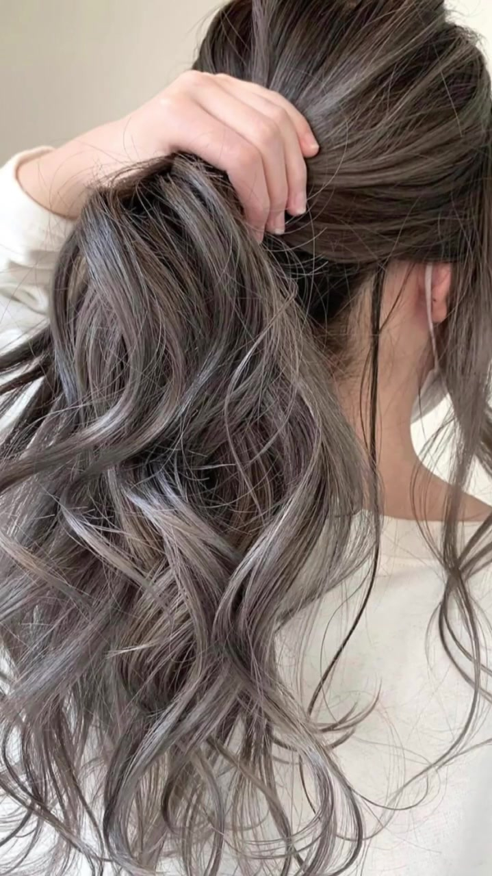 挑染发色推荐这样的挑染永远不会过时双麻花披肩发