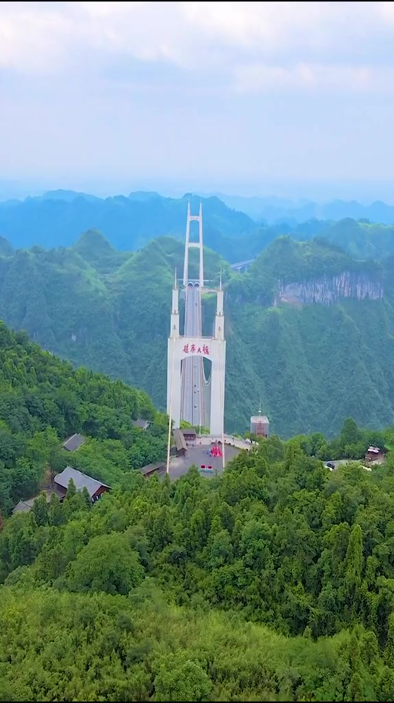 湘西矮寨大桥,是湖南最贵的一座桥,耗资15亿,历时5年建成-度小视