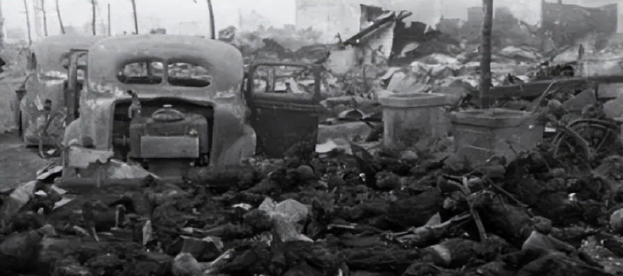 善恶终有报:李梅火攻,彻底让东京成为人间地狱,50万人直接丧生