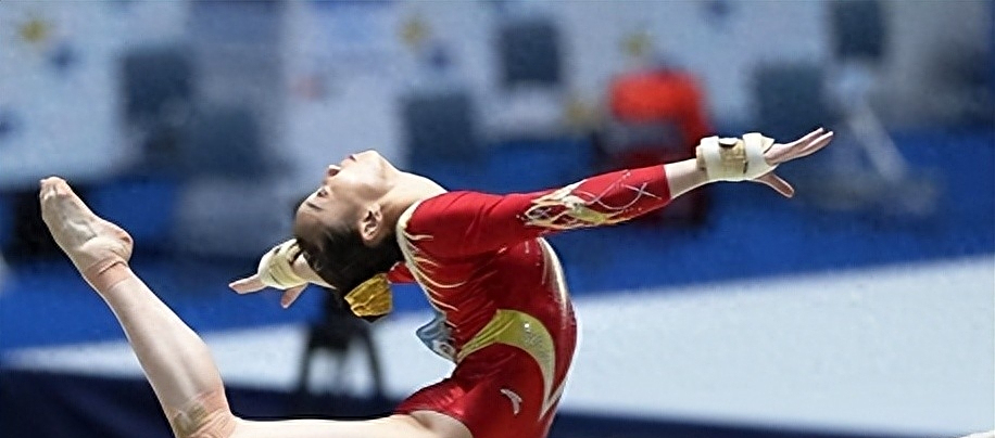 回顾吴冰她爆红时退役卷走国内44亿逃亡美国如今怎样了