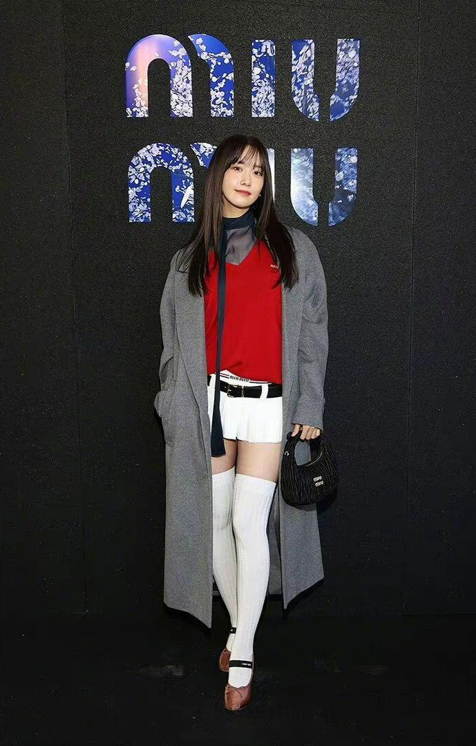 外媒太实在了,林允儿的图不p就放出来,"腿型"一目了然