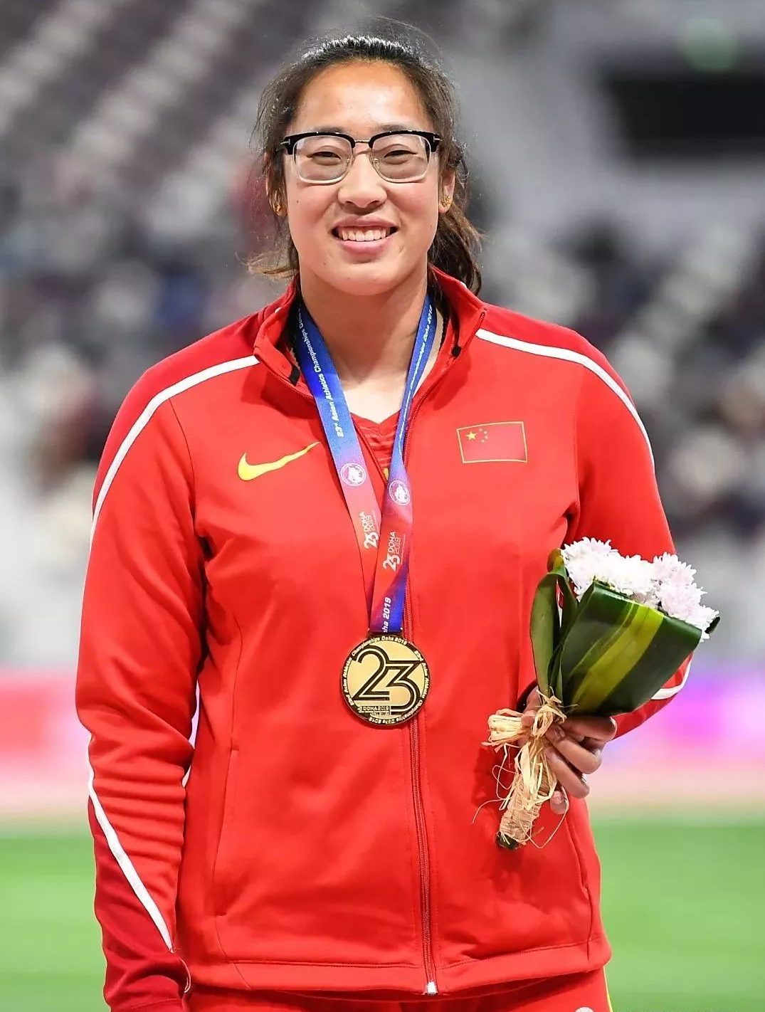 小手一抖金牌到手,冯彬第一投直接夺冠,俩奥运冠军都看傻眼2-度小视