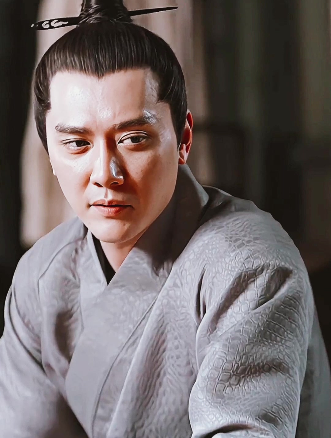 别看长柏平时一副严厉面孔,但笑起来却是很温暖