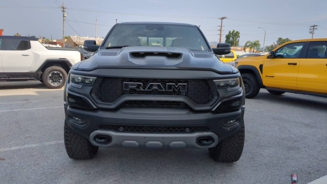 2023款黑色霸王龙皮卡