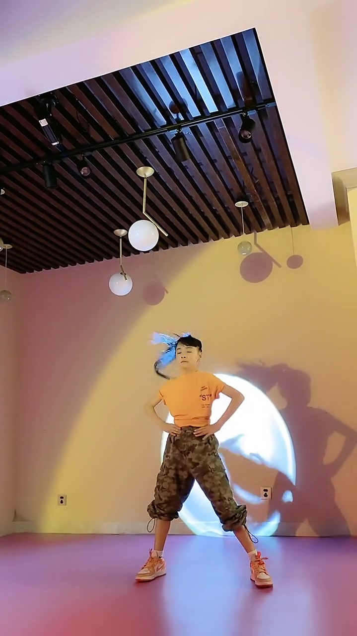 焱娃娃的身材和长相都变了,越长越大,气质也越来越高尚了!-度小视